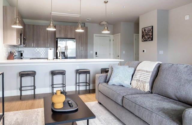 Landing | Modern 1BD, Gym, Clubhouse