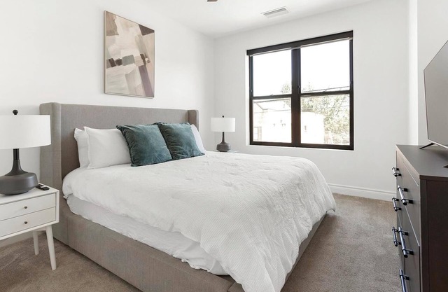 Landing | Spectacular 2BD, Gym