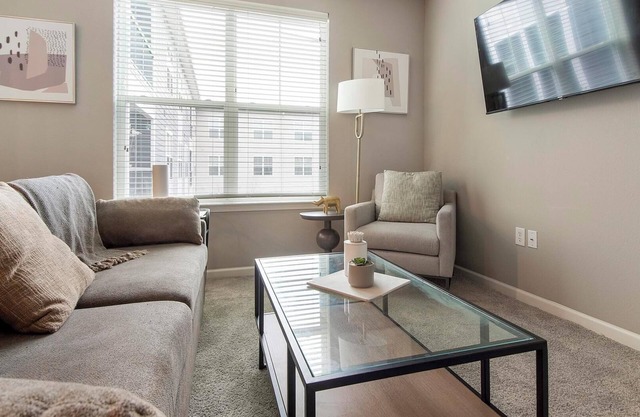 Landing | Stunning 2BD, Clubhouse, Pool