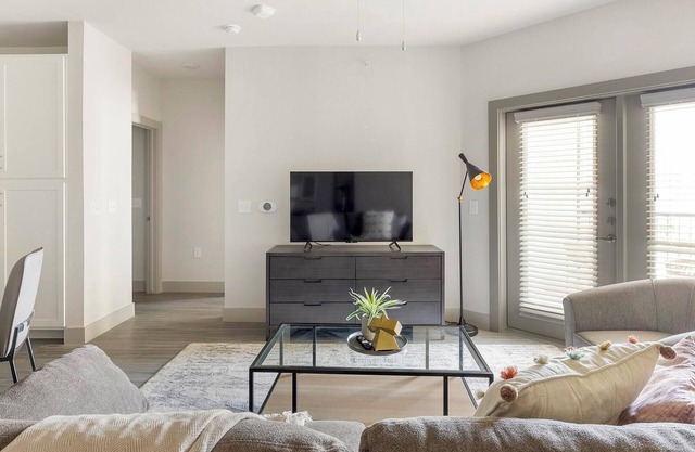 Landing | Stylish 1BD, Pool, Clubhouse
