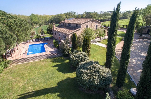 Large 10 A/C Bedrms Mansion in Spain| near Barcelona &15min beaches|Private pool