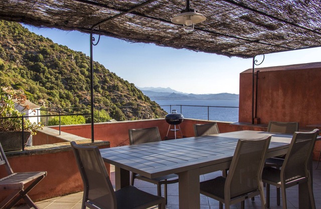 Large 16th century house located in Nonza (classified village) in the Corsican Cape