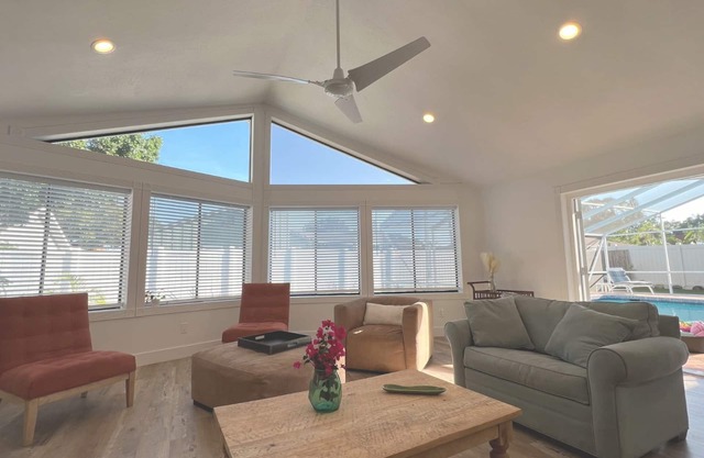 Large 4 BD with heated pool near Anna Maria Island and IMG