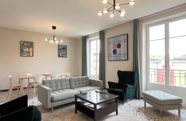 Large 4 bedrooms apartment in Nice French Riviera