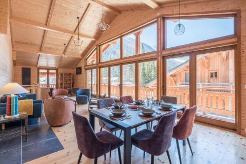 Large chalet for 10 with beautiful garden