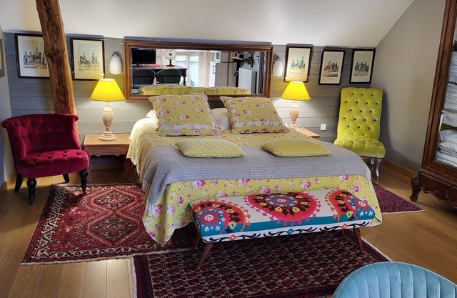 LARGE CHAMBRE D'HOTES FAMILY SUITE FOR ONE TO FOUR PEOPLE WITH SWIMMING POOL