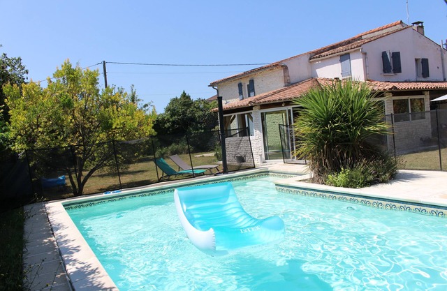 Large Charentaise house with swimming pool near the beaches of Royan