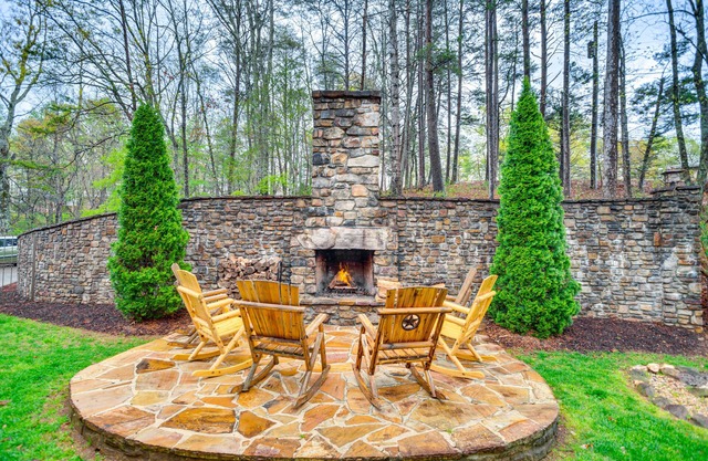 Large Dahlonega Home, Ideal for Family Gatherings!