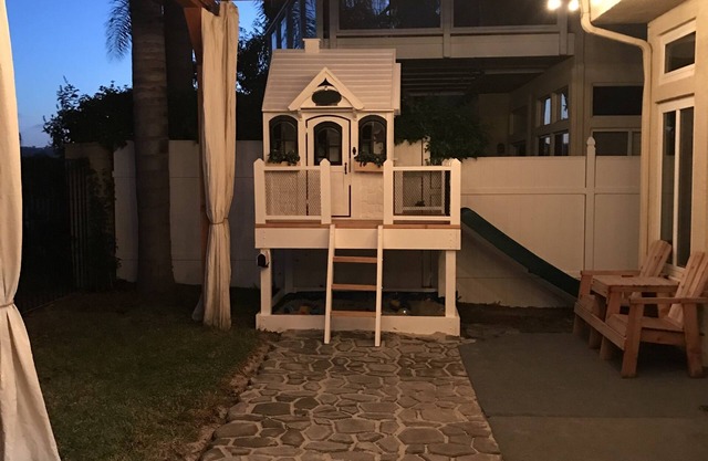 Large family friendly house near the beach
