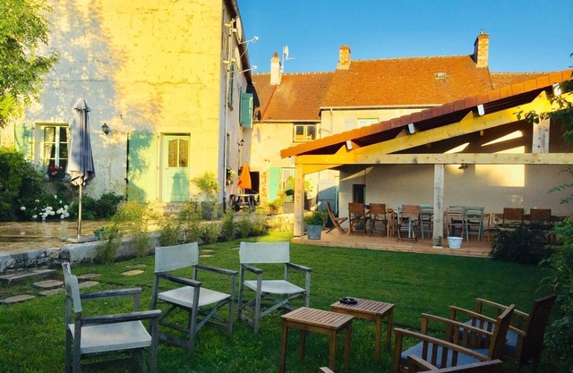 Large family home near Disneyland 44 kms)