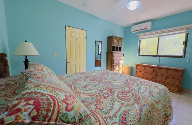 Large Gated Parking, Cozy Casa near Pickleball