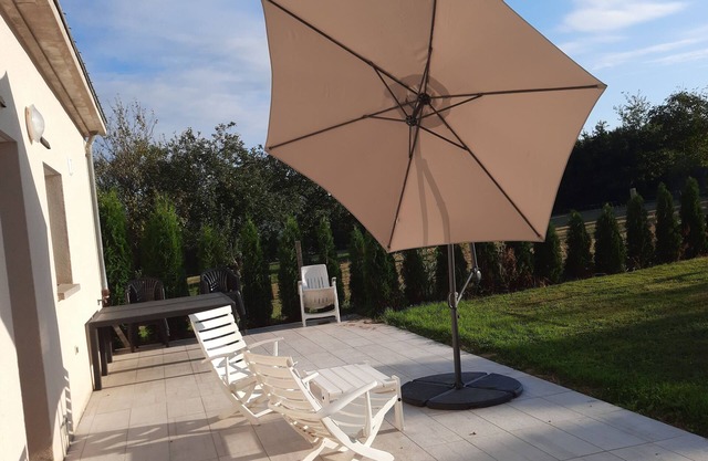 Large house 300m from the large beach of Pont-Mahé