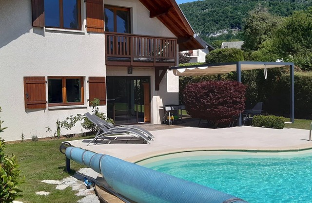 Large house with swimming pool just outside Annecy, ideal for a relaxing vacation