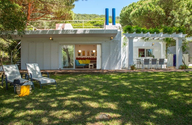Large Ibizan style Villa located just 200 m. from the beach (5 minutes walk