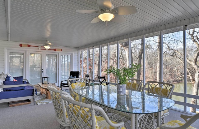 Large Lavonia Home w/Party Dock on Lake Hartwell!