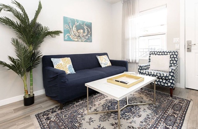Large Loft Near Restaurant Row w/WiFi, CableTV/HBO