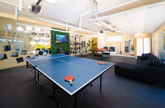 Large Lux Holiday Home for Hosting - Disneyland, Game Room, Golf