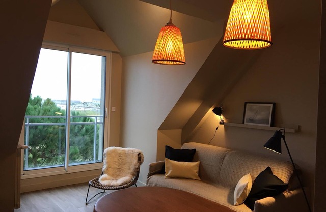large new studio sea view full south center bourg