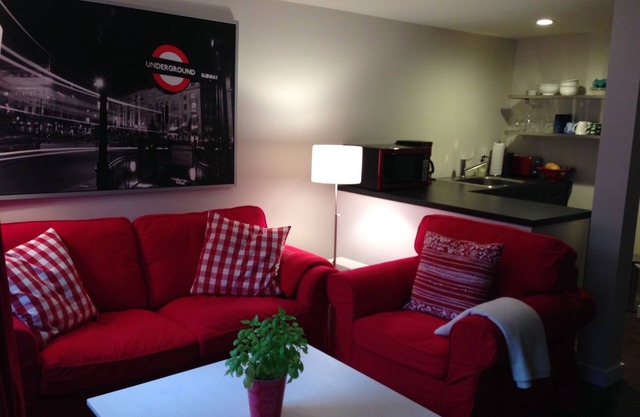 Large One bedroom - Studio Near RPI and Sage Colleges. Walk to Downtown Troy