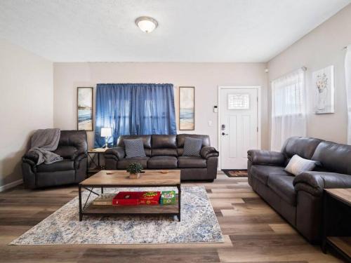 Large Remodeled 4 Bedroom Only 7 Minutes to Downtown