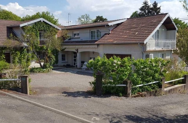 Large Renovated Family House in Froideterre