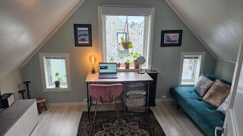 Large room in a unique apartment, balcony, free parking
