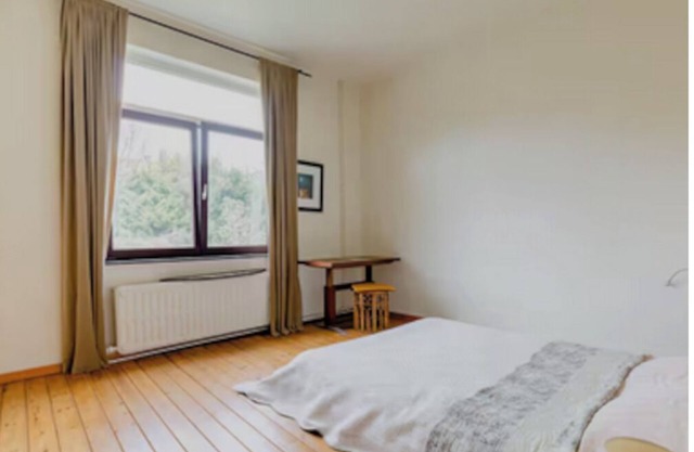 Large room with garden in townhouse in green quiet area Brussels near metro