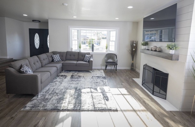 Large & spacious 5 bedroom home, Orange County, CA