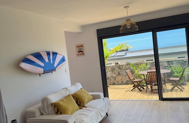 Large studio in Etang-Salé, quiet location with sea view!