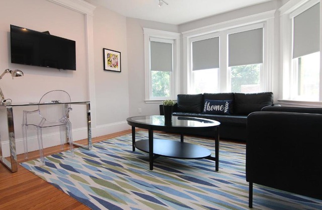 Large Studio w/Queen AND Sofa Bed.#38