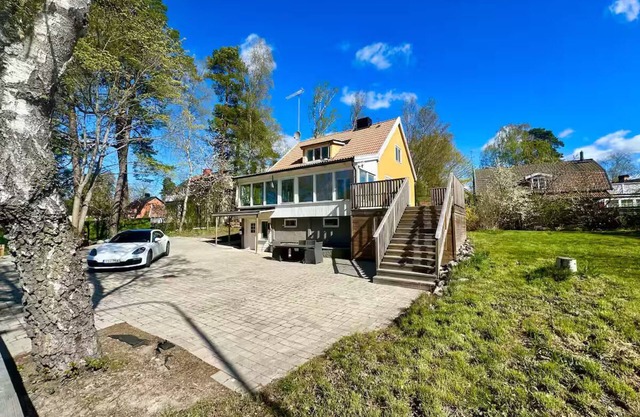 Large villa in Danderyd - Near subway & golf course