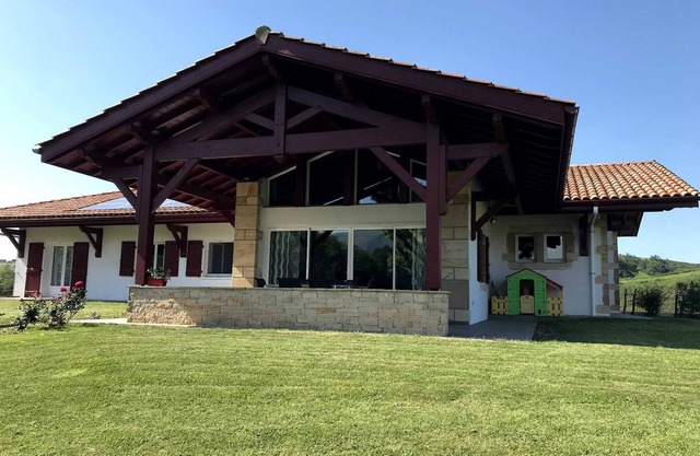 Large villa with beautiful mountain views