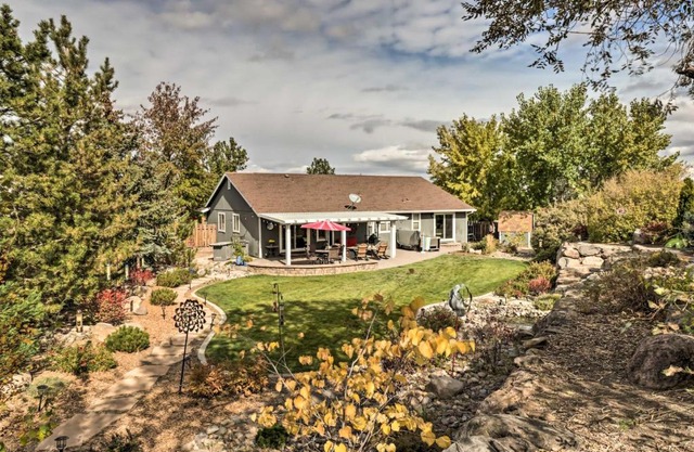Large Yard and Hot Tub Reno Retreat!