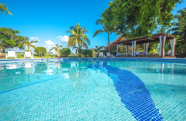 Las Gaviotas Hotel & Suites