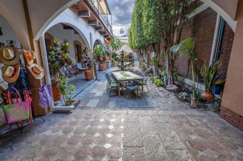 Las Mariposas Hotel & Studios