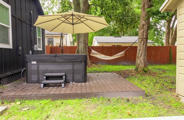 ~Late Summer Cottage Sleeps 7 Hammock & Spa~