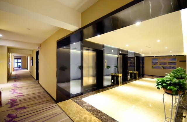 Lavande International Hotel Wuhan Jiedaokou University of Technology Mafangshan Campus Branch