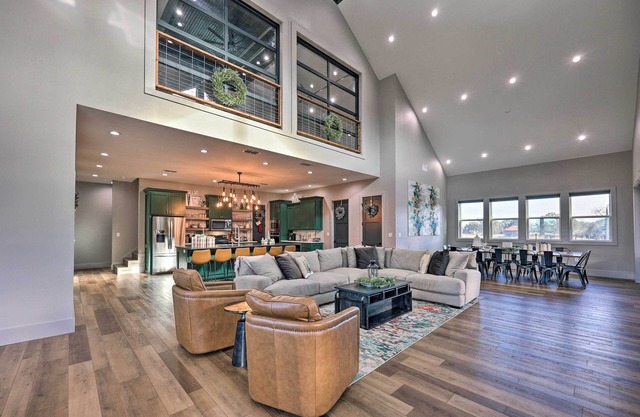 Lavish Riverfront Escape w/Gas Grill!