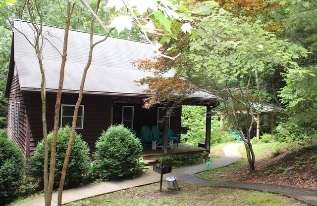 Lazy Lane Cabins - Hemlock