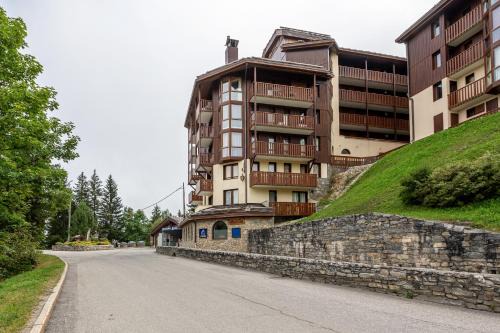 Le cheval blanc E7