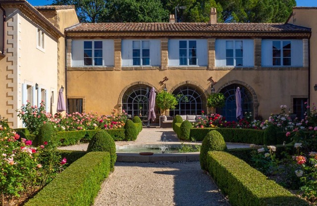 LE DOMAINE luxury villa with heated pool, Uzes Provence
