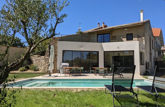 Le gai Ruisseau - Villa Gard Provençal Avec Piscine - 10/12 Personnes