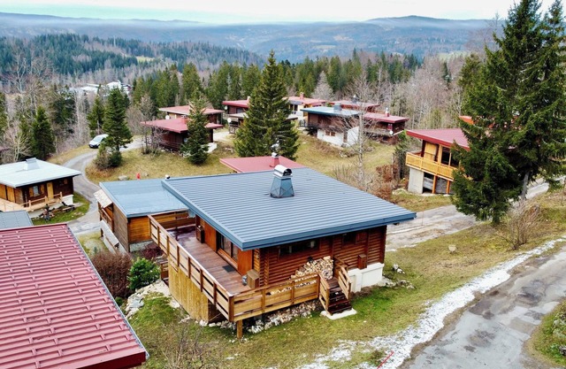 Le Petit Boulu Chalet on the slopes with a view!