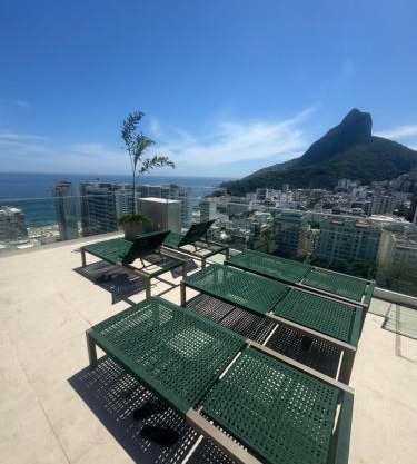 Leblon - Vista Mar no Top Flat Leblon com Piscina, Academia, Garagem e Arrumação Diária - True Rio