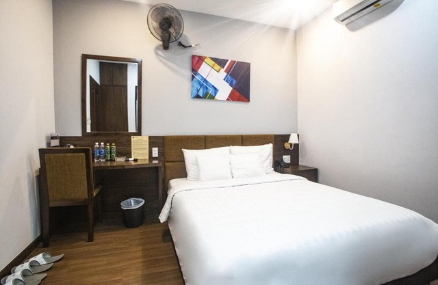 LEE HOTEL