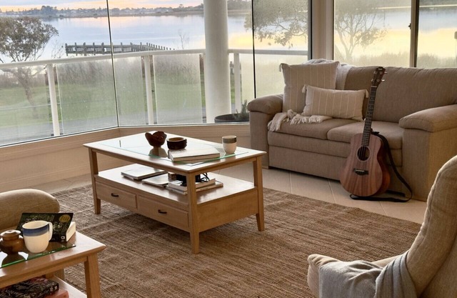 Leeside - Riverfront Relaxation
