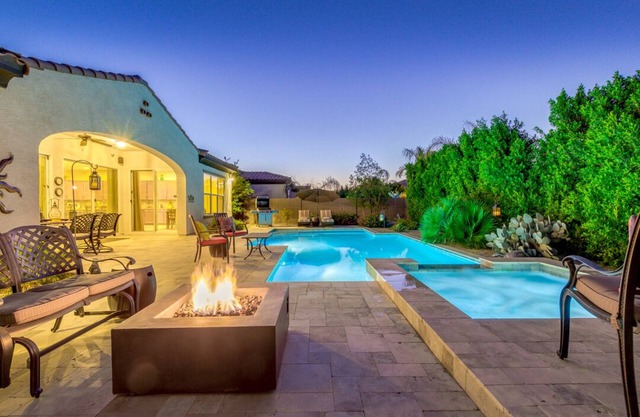 Legacy Sport Complex, Heated Pool, Spa, and Firepit!