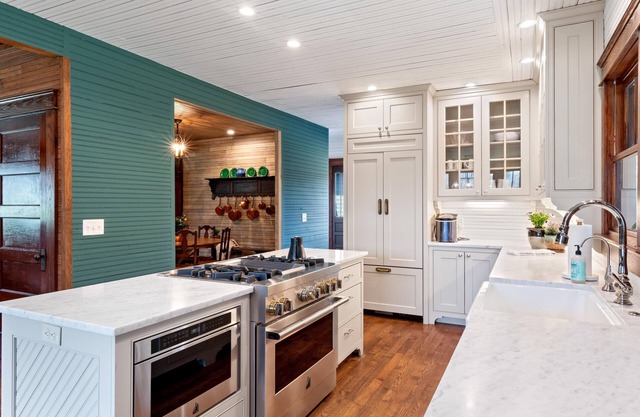 Leiper’s Retreat – Secluded 3 BDR Craftsman Home in Franklin Arts District!