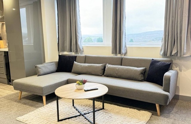 Leisure l Contractors l Sleeps 4