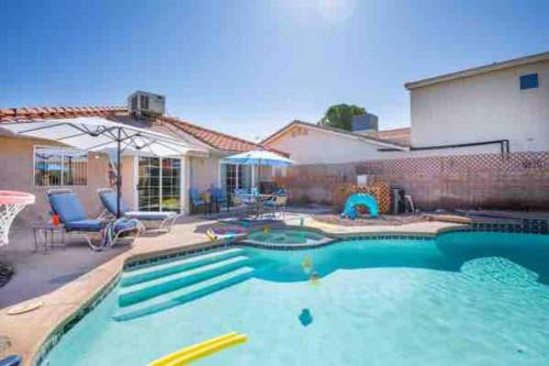 Lelanie heated pool hot tub house